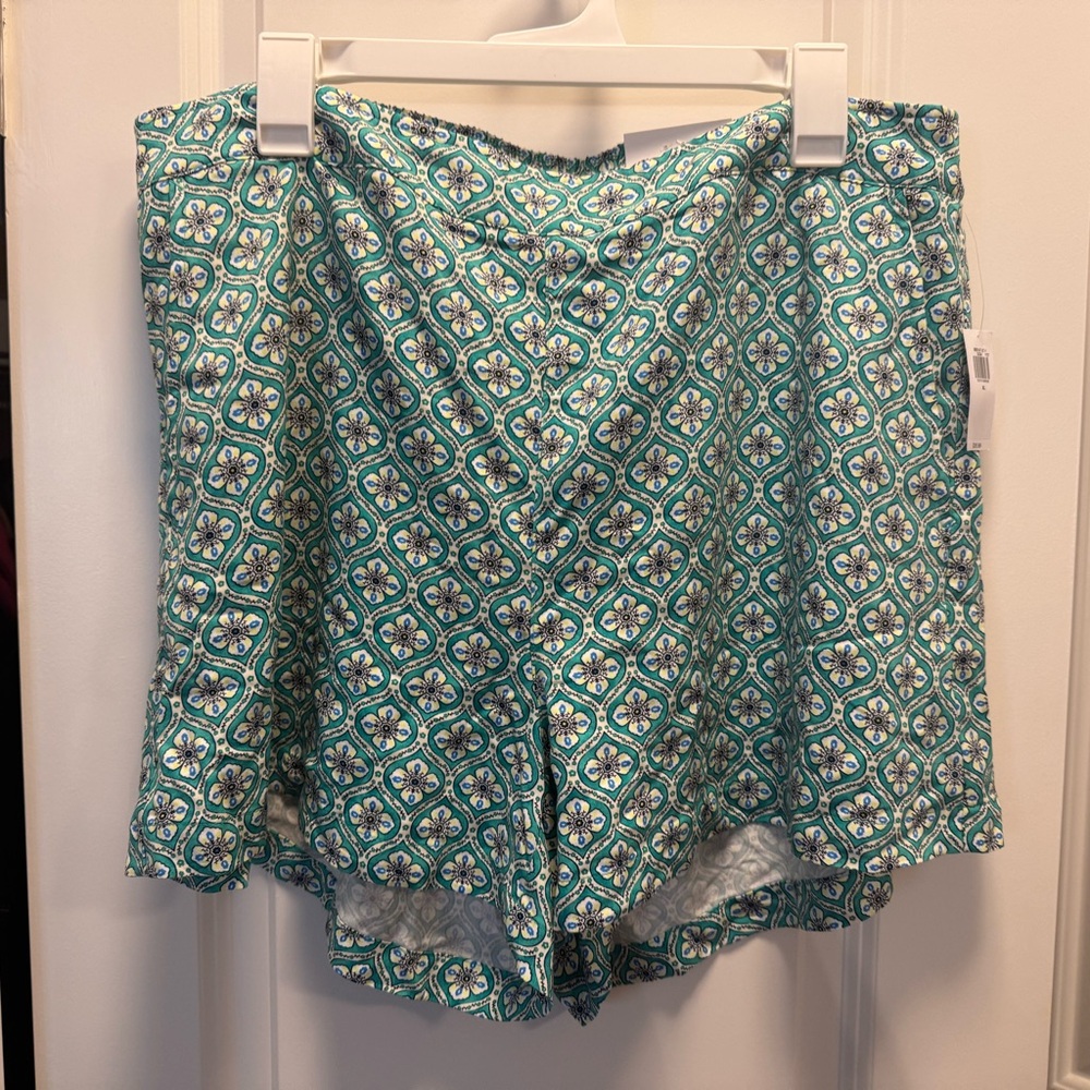 Old Navy Tailored Pull On Shorts